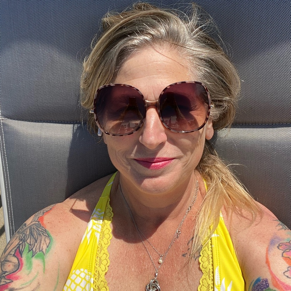 Meet your Posher, Ashley